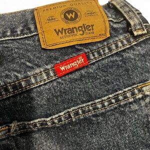 Wrangler Men's Black Wash Straight Jeans with Red Tab -42